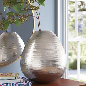 Vases à fleurs en métal au design attrayant en argent fini dernier pot de fleur pour l'entrée à la maison décorative faite à la main - Product Image 2