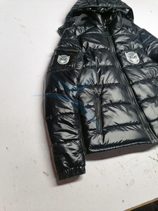 Chaqueta Acolchada Negra con Capucha ORCAFITS, Chaqueta Casual de Invierno de Poliéster Resistente al Viento, Cierre de Cremallera, Corte Regular, Color Sólido, Unisex - Product Image 3