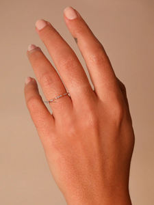 Bague empilable Moissanite en or rose 0.35 TCW Marquise et pierres rondes brillantes Half Eternity Floating Design Wedding Band - Product Image 5