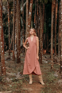 Maxi vestido bohemio de algodón orgánico Rosa polvoriento Estilo Vintage con cuello en V transpirable y teñido liso para la temporada de otoño - Product Image 4