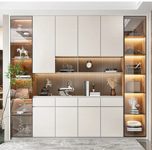 Meuble de rangement élégant pour salle à manger avec finition en panneau mélaminé, étagères à vin, niches éclairées, rangement profond et sans poignées - Product Image 1