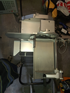 Cortadora automática A 404 usada con transportador de acero inoxidable para plantas de procesamiento de carne a precio económico - Product Image 6