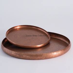 Venta al por mayor personalizable de metal de forma redonda bandeja de Servicio de Material de cobre diseño martillado aspecto atractivo utensilios de cocina de mesa - Product Image 1