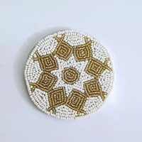 Sous-verre brodé perlé couleur pleine perle de rocaille avec logo design personnalisé élégant sous-verre perlé artisanal par glowin fashion