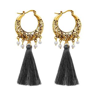 Tip Top Fashions Pendientes de hilo gris chapados en oro 1310955C Modelo Accesorio de moda elegante - Product Image 1