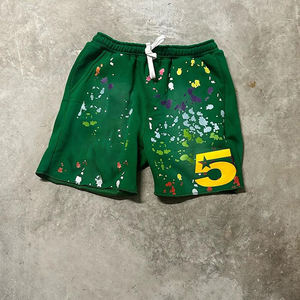 Pantalones Cortos Deportivos de Felpa para Hombre, Color Negro con Diseño de Salpicaduras de Pintura, Cintura con Cordón, Dobladillo sin Rematar, Estilo Urbano - Product Image 2