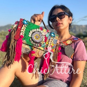 Nouvel arrivage de sacs en coton pour femmes <span class=keywords><strong>Rajasthani</strong></span> véritable fait à la main Tribal Multi couleur Boho Hippie daim cuir frange gland Banjara