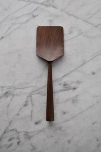 Cuillère solide écologique naturelle pour la maison Spatule tournante pour aliments Cuillère fendue Fouet Ustensile de cuisine en bois d'acacia - Product Image 5