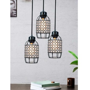 Lámpara colgante de metal negro minimalista de excelente calidad para hogares y espacios de trabajo modernos disponible al mejor precio - Product Image 1