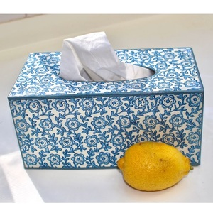 Boîte à mouchoirs en bois élégante avec embellissement en émail pour bureau et hôtel - Product Image 3