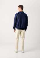 Veste varsity en toile à capuche longue pour homme avec fermeture à bouton unique et poches