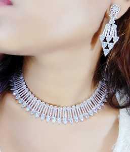 Conjunto de colgante brillante de diamante americano con los mismos pendientes a juego y cadena colgante para todas las funciones y fiestas - Product Image 4