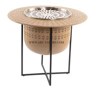 ที่อุ่นหม้อชาและกาแฟโลหะรูปทรงกลมมีขาตั้งสีดำ - Product Image 1