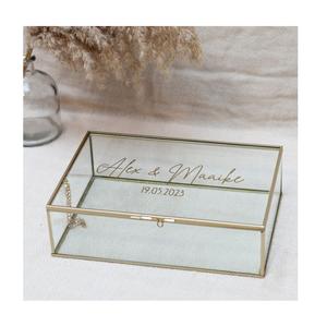 Boîte en verre luxueuse en métal avec finition étonnante pour améliorer le décor de table stockant en toute sécurité de précieux accessoires de bijoux - Product Image 1