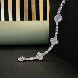 Diamante de corte redondo Diseño de flor único Pulsera de diamantes en plata de ley 925 Diseño de una sola línea para cada ocasión - Product Image 2