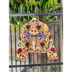 Chaqueta bordada Suzani hecha a mano india para mujer, abrigo de invierno en tela TNT, bata de estilo corto, regalos personalizados para mujer - Product Image 2