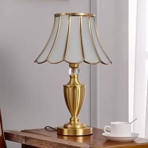 Lámpara de Mesa de Metal de Aspecto Elegante para Decoración de Sala de Estar, que Mejora el Interior con Luz Cálida y Equilibrada - Product Image 4