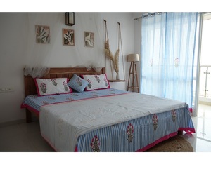 Juego de Ropa de Cama Clásica y Acogedora de Algodón, Estampado Refrescante, Ligero, para Toda Temporada, Ecológico, Impermeable, para Dormitorio Moderno - Product Image 1