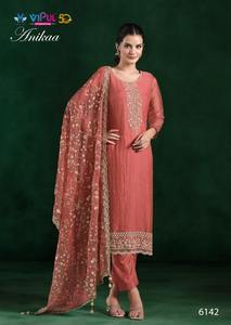 Ensemble élégant de créateur Salwar Kameez pour femmes avec broderie lourde et Dupatta pour la fête et le mariage - Product Image 4
