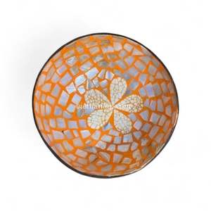 Cuenco de Coco con Incrustaciones de Nácar, Hecho a Mano con Material Natural para Servir Alimentos y Decoración de Interiores, de Vietnam - Product Image 5