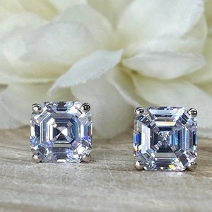 Boucles d'oreilles élégantes en diamant moissanite taille Asscher VVS avec argent 925 plaqué or, bijoux minimalistes de luxe à bas prix - Product Image 1