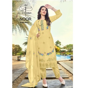 Salwar Kameez pakistanaise élégante à la demande pour femmes vêtements traditionnels disponibles à des prix abordables depuis l'Inde - Product Image 1