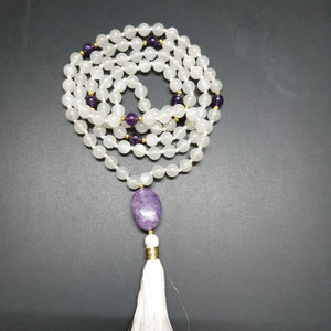 Collier de yoga en pierre de lune blanche et lapis-lazuli, fait à la main par un artiste indien, perles nouées, collier religieux pour femmes - Product Image 1