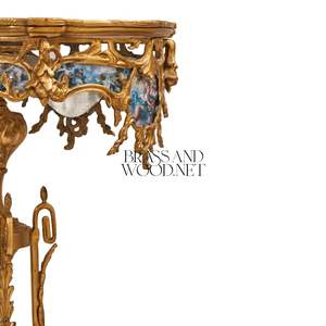 Mesa Auxiliar Redonda de Lujo con Tapa de Mármol, Pedestal de Latón Antiguo Ornamentado y Paneles de Porcelana Estilo Sevres Pintados a Mano - Product Image 6