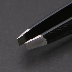 Pince à sourcils inclinée de haute qualité en acier inoxydable prix de gros pince à épiler professionnelle rose et noire pour façonner les sourcils - Product Image 5