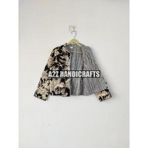 Veste matelassée à imprimé floral pour femmes Veste matelassée en coton matelassé imprimé à la main Veste manteau d'hiver avec décoration à boutons - Product Image 3