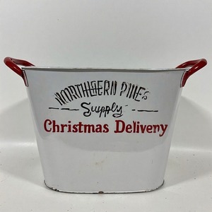 Jardinière Silent Night en finition métallique pour contenir des poinsettias verts de vacances et des éléments de décoration extérieure enneigés - Product Image 5