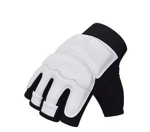 Vente en gros de gants de boxe en cuir de vachette MMA Sparring à des prix raisonnables Gants de MMA avec logo personnalisé - Product Image 3