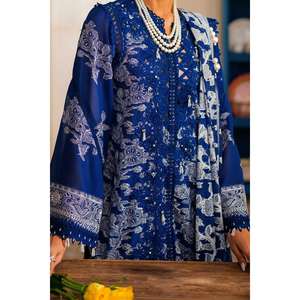 Traje Bordado de 3 Piezas sin Costuras Azul para Mujer, Incluye Top Adornado - Product Image 3