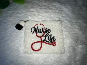 Déclaration faite à la main broderie perlée GIRL POWER Mini sac à fermeture éclair avec un look de luxe élégant dans le dernier design exclusif de l'Inde - Product Image 3