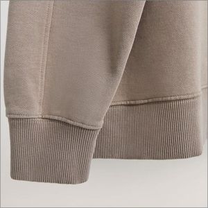 Sudadera de cuello redondo de algodón orgánico personalizada para hombre, patrón sólido con impresión de descarga, técnica de lavado de logotipo frontal - Product Image 5