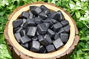 คริสตัลชุนไหต์ธรรมชาติขัดเงาอย่างสวยงาม สไตล์ฮวงจุ้ย สำหรับสะสม การทำสมาธิ และการบำบัด - Product Image 3