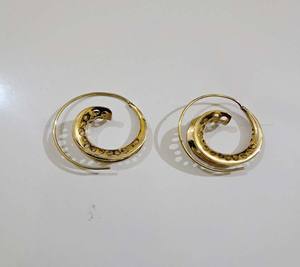 Pendientes de aro de bucle de latón étnico de estilo bohemio, aspecto hermoso de moda para mujeres para regalar - Product Image 1