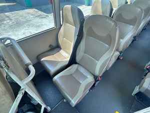 รถมือสอง พวงมาลัยซ้าย ปี 2017 สำหรับรถ SUV ขับเคลื่อนสี่ล้อ เบาะหนัง 6 ที่นั่ง ยาง R18 ภายในสีอ่อน - Product Image 5