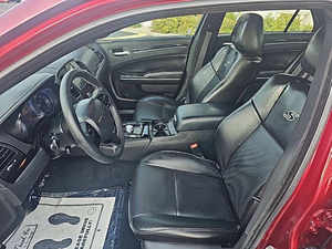 2023 Parfaitement utilisé, faible kilométrage, transmission automatique, sièges en cuir, sans accident et prêt à être expédié. - Product Image 2