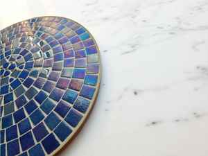 Table d'appoint en mosaïque éblouissante: Art irisé-Table basse bleue-Table d'appoint-Décor de salon-Cadeau - Product Image 5