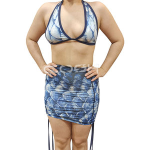 Top de Bikini Halter con Escote Profundo y Estampado de Escamas Azules de Moda, con Falda Mini Ajustable con Cordón en la Cintura - Product Image 1