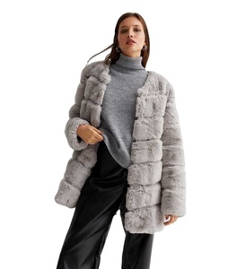 Chaqueta de piel sintética Gris Pelted Midi Longitud Estilo Ropa de moda Último diseño Chaqueta universitaria transpirable para mujer - Product Image 1