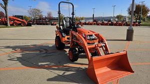 Tracteur agricole Kubota 22 CV avec moteur et boîte de vitesses numériques, pompe à moteur et roulement pour travaux agricoles, garantie de 2 ans - Product Image 2