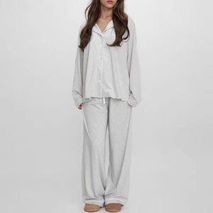 Vente en gros Ensemble de pyjamas fins en coton à manches longues de couleur unie pour l'été et le printemps avec taille élastique personnalisée Vêtements de nuit pour femmes - Product Image 4