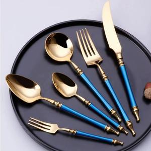 Ensemble de couverts de style royal avec manche vert et têtes dorées fines pour une salle à manger élégante à la maison, les hôtels, les restaurants et les occasions spéciales - Product Image 6