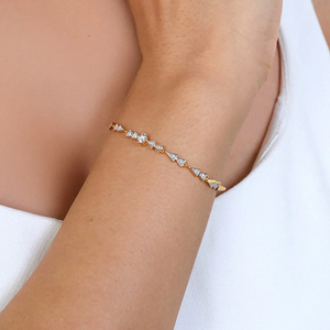 Pulsera Minimalista de Plata 925 Chapada en Oro de 18K con Diamantes, Diseño Geométrico de Triángulo, Cadena de Eslabones, Unisex, para Uso Diario - Product Image 3