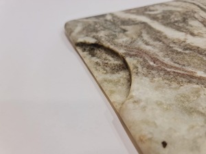 Elegante tabla de cortar de madera con acabado brillante de cobre, bandeja moderna para cortar y servir para uso en la cocina y la decoración del hogar - Product Image 4