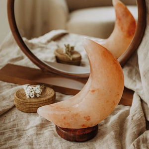 Venta al por mayor 2025 lámpara de sal rosa del Himalaya mejor calidad forma de luna aromaterapia Base de madera respetuoso con el medio ambiente tallado amor artesanías naturales - Product Image 6