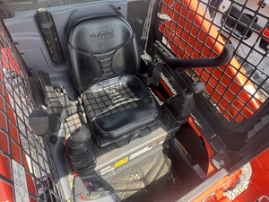Chargeuse sur pneus Kubota SSV75 74HP avec levage vertical hydraulique à vendre - Product Image 6