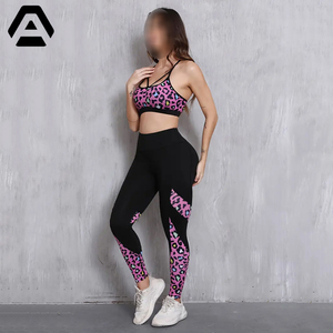 Col rond en polyester tricoté à haute élasticité avec poches Fitness Training Athletic Wear Bra And Leggy Set BY AMAZING INDUSTRIES - Product Image 2